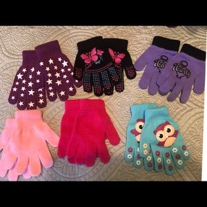 Girls Set of assorted winter gloves 🧤.. 6 pack